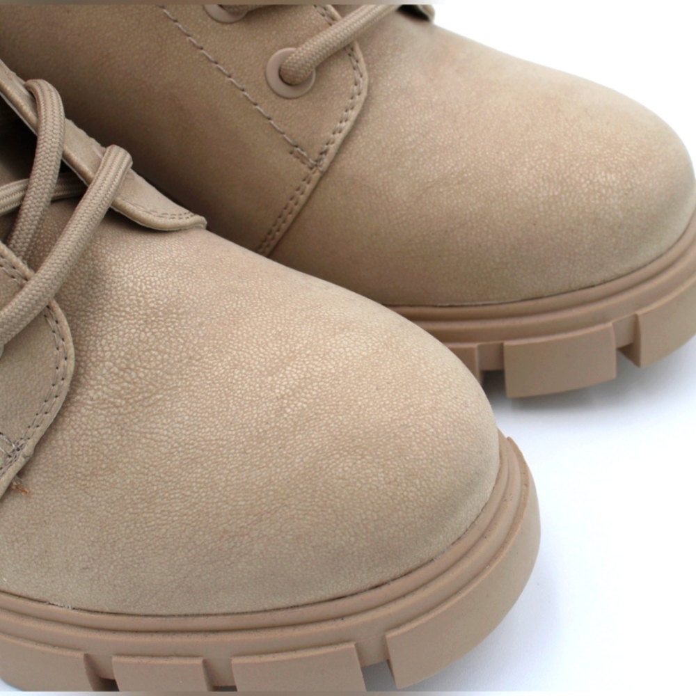 Junior Cream Hiker Heel Boots (Sizes 11, NWT) - Picture 6 of 8